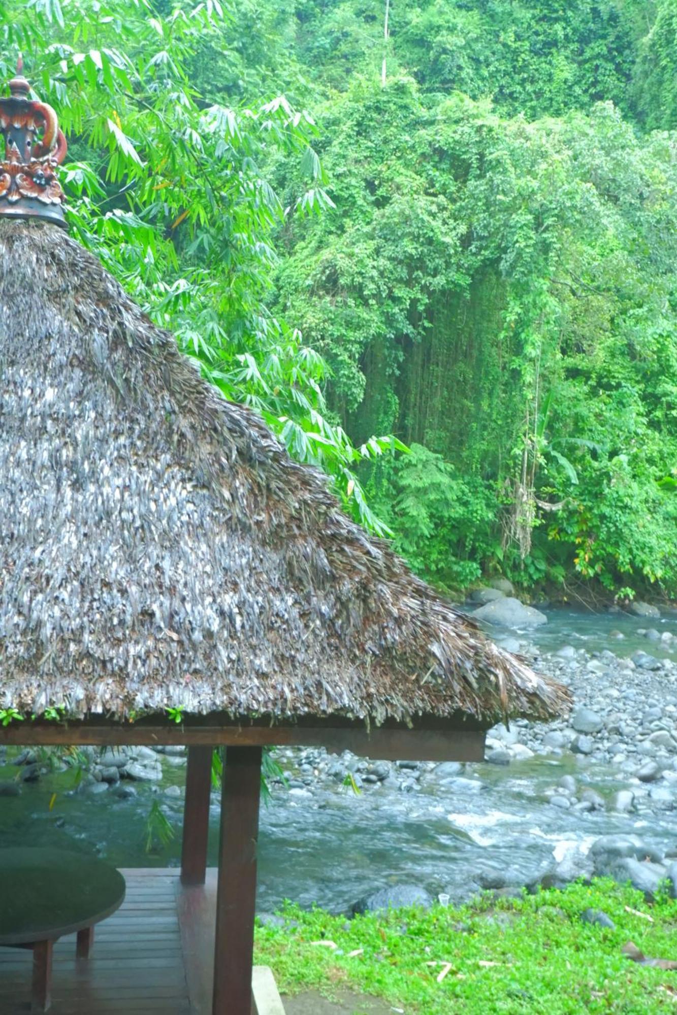 Aum Resort Pulukan Ngoại thất bức ảnh