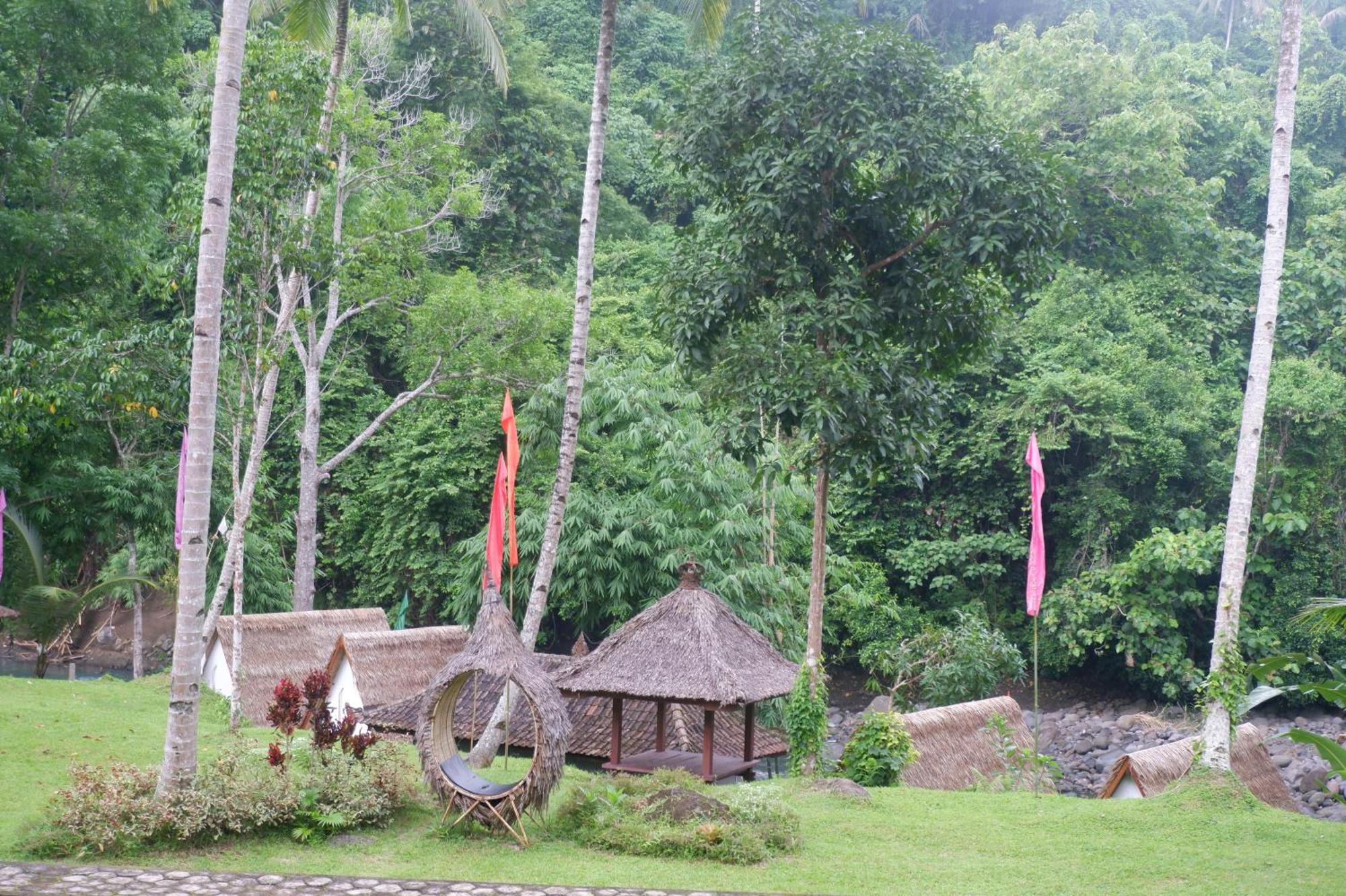 Aum Resort Pulukan Ngoại thất bức ảnh