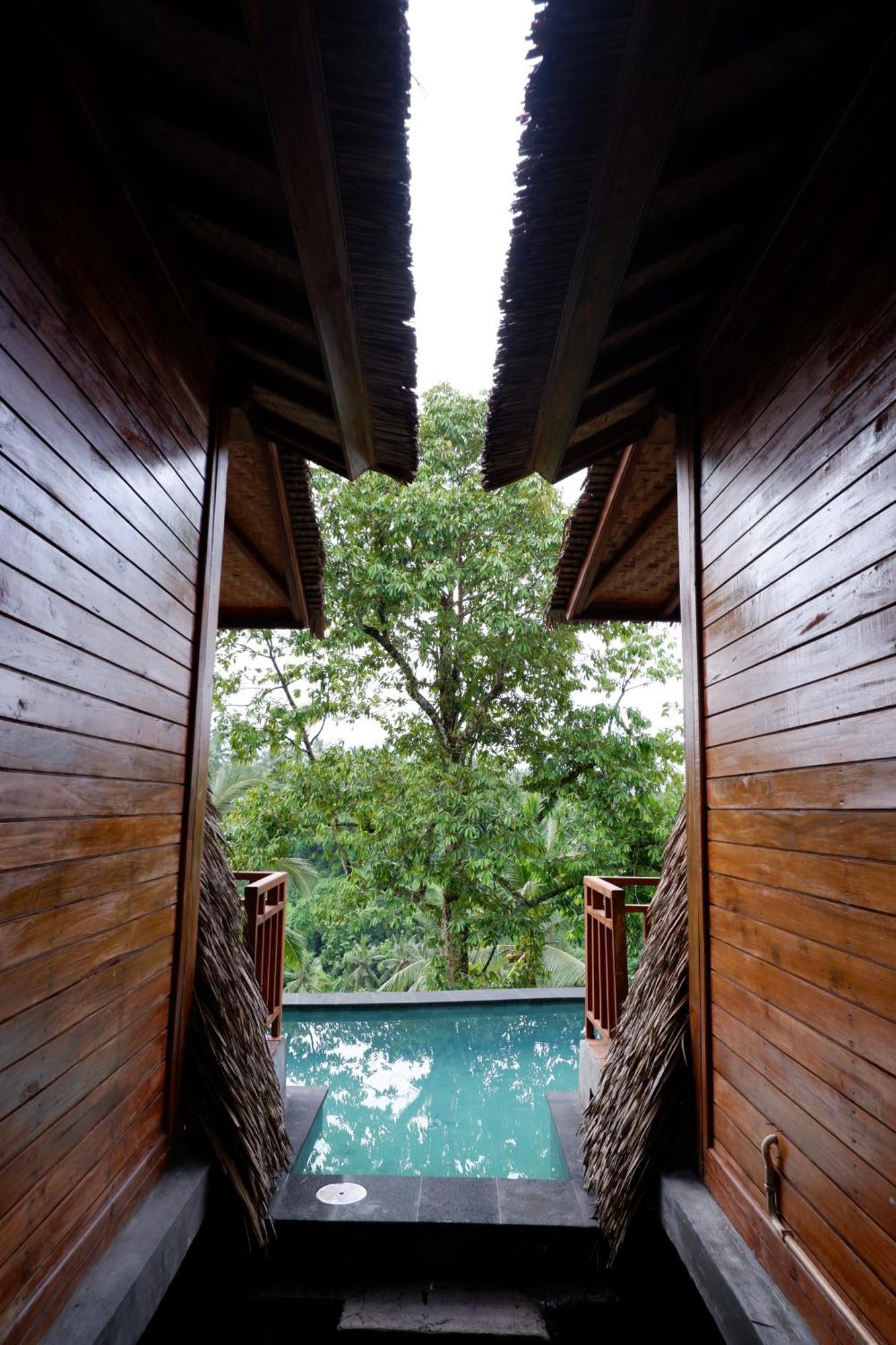 Aum Resort Pulukan Ngoại thất bức ảnh