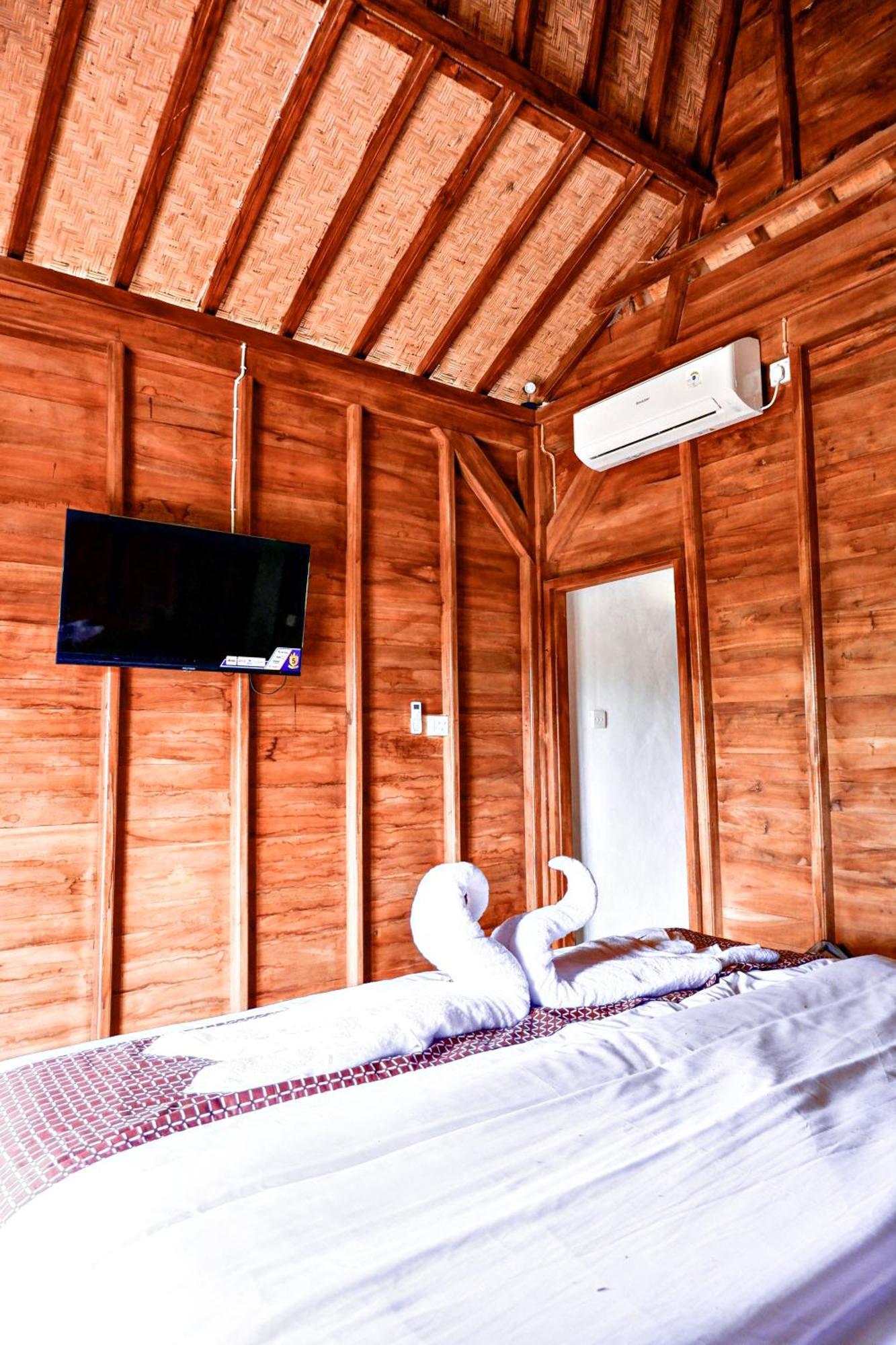 Aum Resort Pulukan Ngoại thất bức ảnh