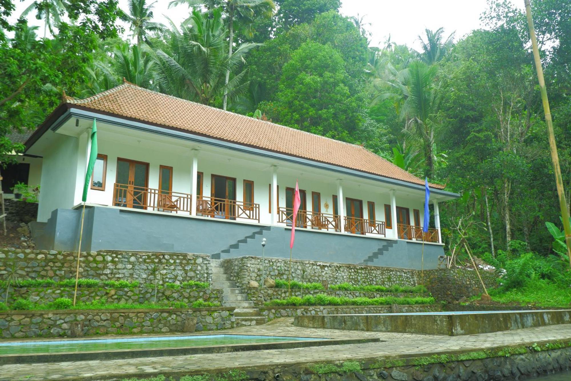 Aum Resort Pulukan Ngoại thất bức ảnh