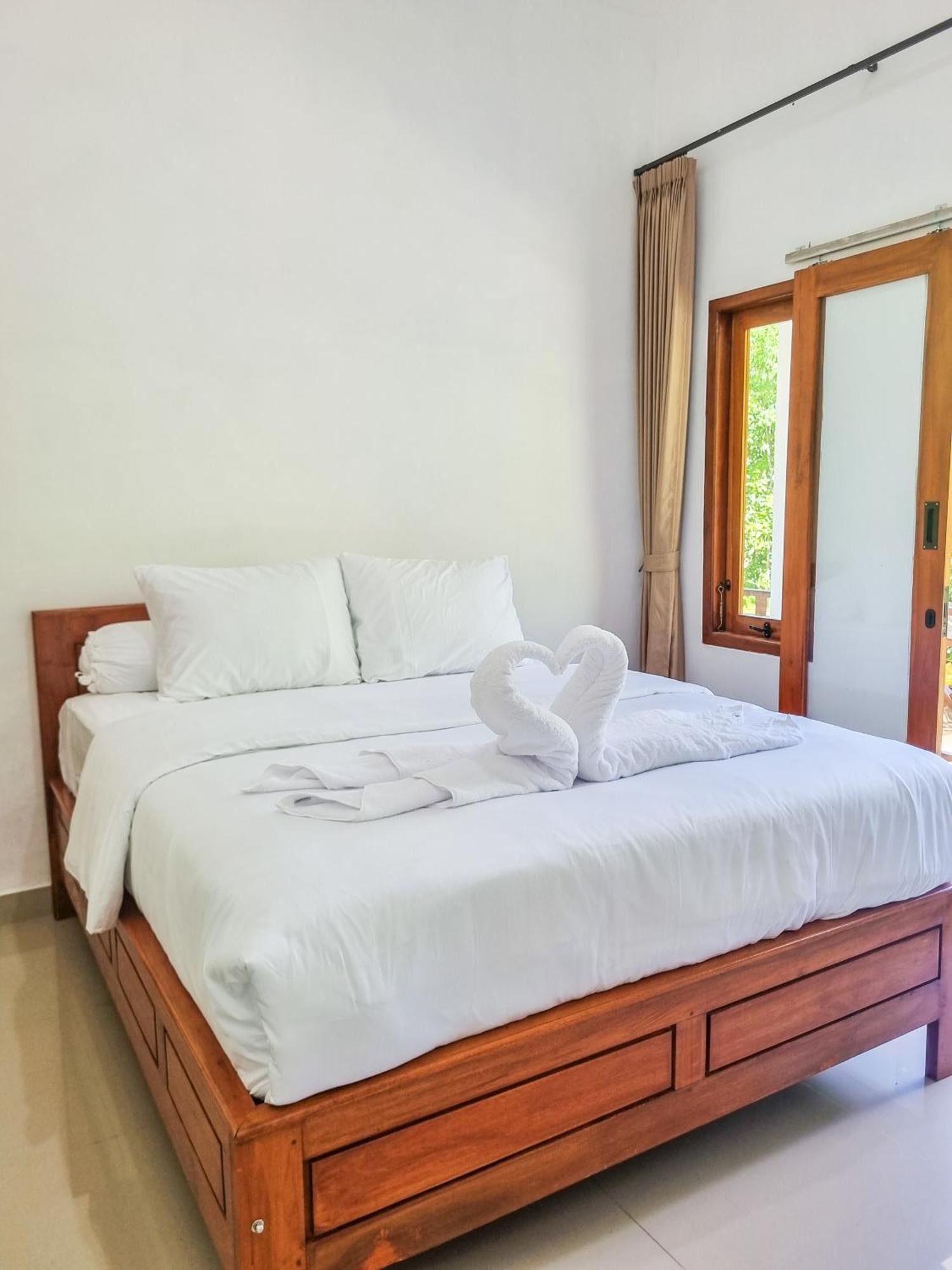 Aum Resort Pulukan Ngoại thất bức ảnh